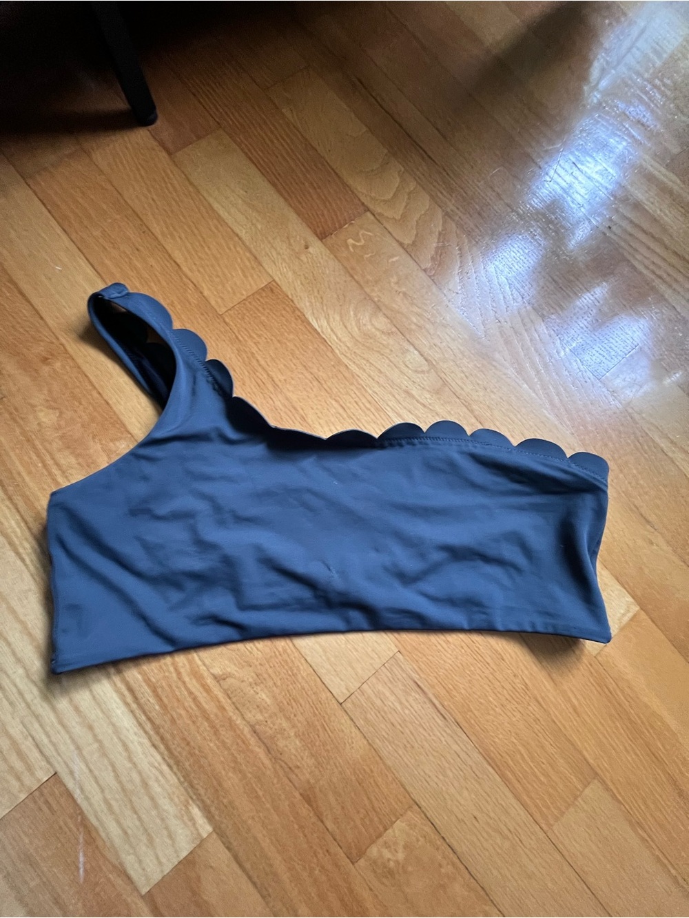 Chelsea28 One-Shoulder Scallop Trim Swim Top in charcoal